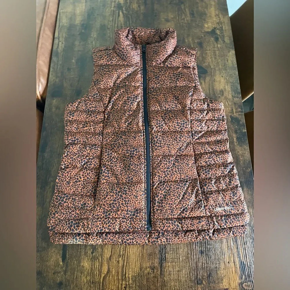 Lands’End Puffer Vest leopard Print - Picture 7 of 15